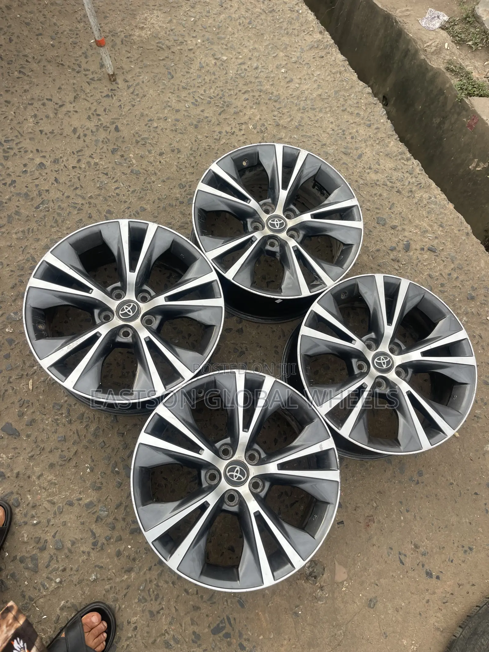 18-Inch Factory OEM Original Wheels  for Toyota Highlander 2017