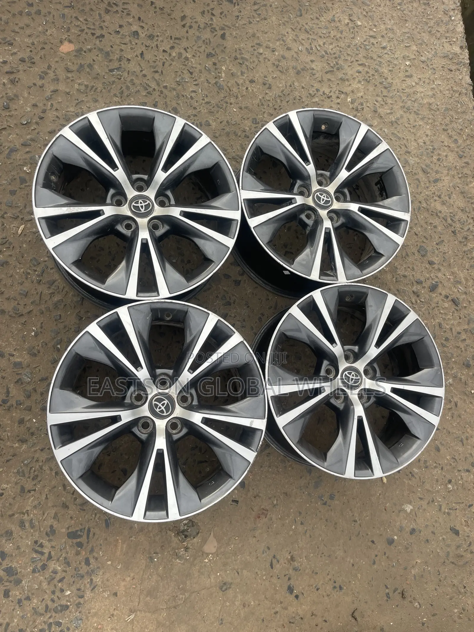 18-Inch Factory OEM Original Wheels  for Toyota Highlander 2017