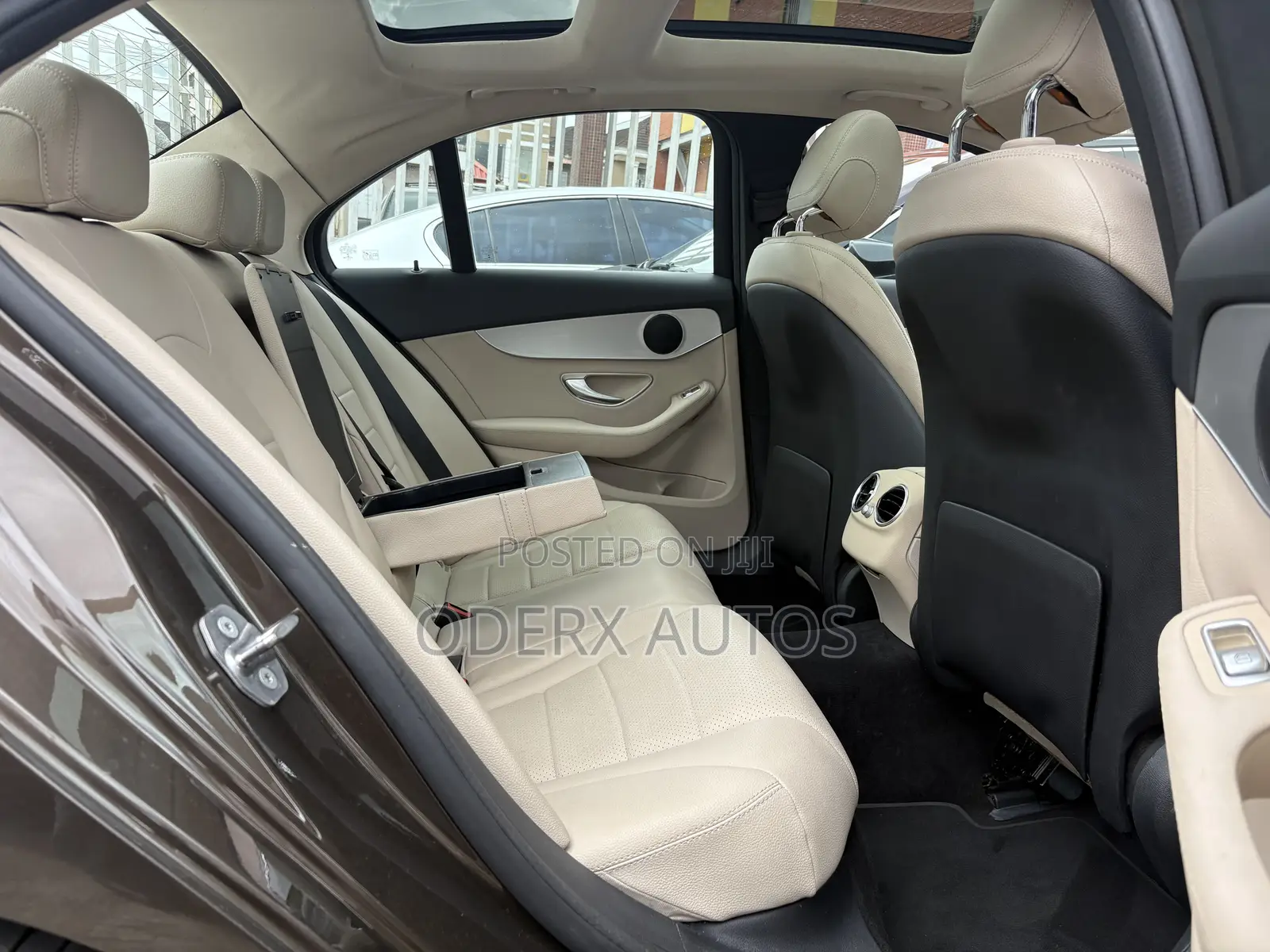 Mercedes-Benz C300 Luxury 4matic Sedan AWD (2.0L 4cyl 7A) 2017 Brown