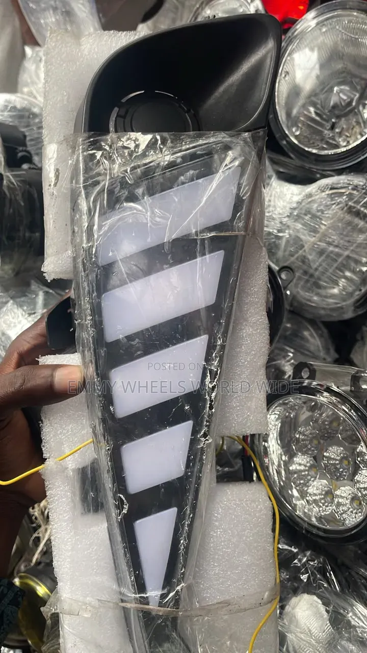 2016/23gen_ch_R Toyoat Fog Light Available as Seen