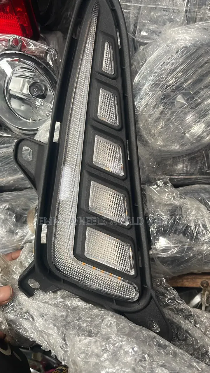 2016/23gen_ch_R Toyoat Fog Light Available as Seen