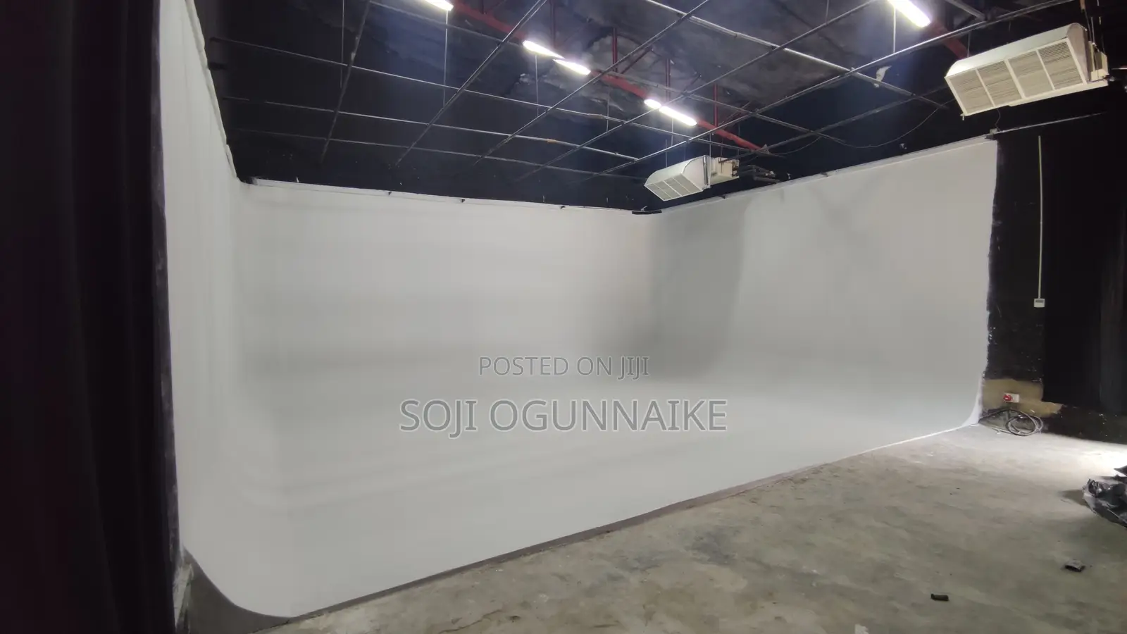 Content Studio With Walls That Change Colour