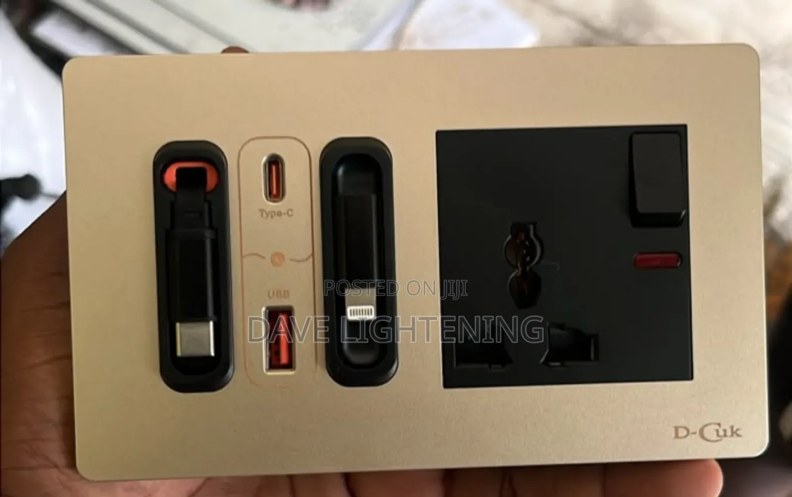 13A Wall Socket With Built-in Fast USB Ports and Retractable Cables.