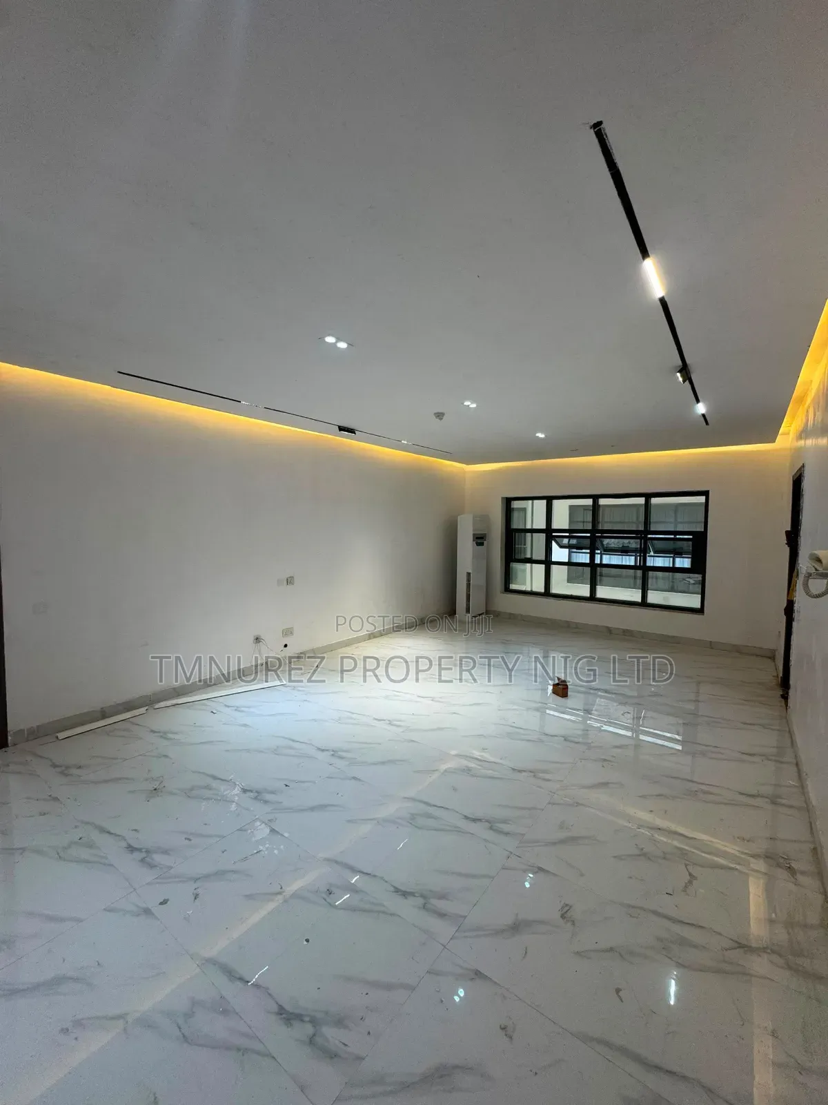 2bdrm Apartment in Lekki Phase 1 for rent