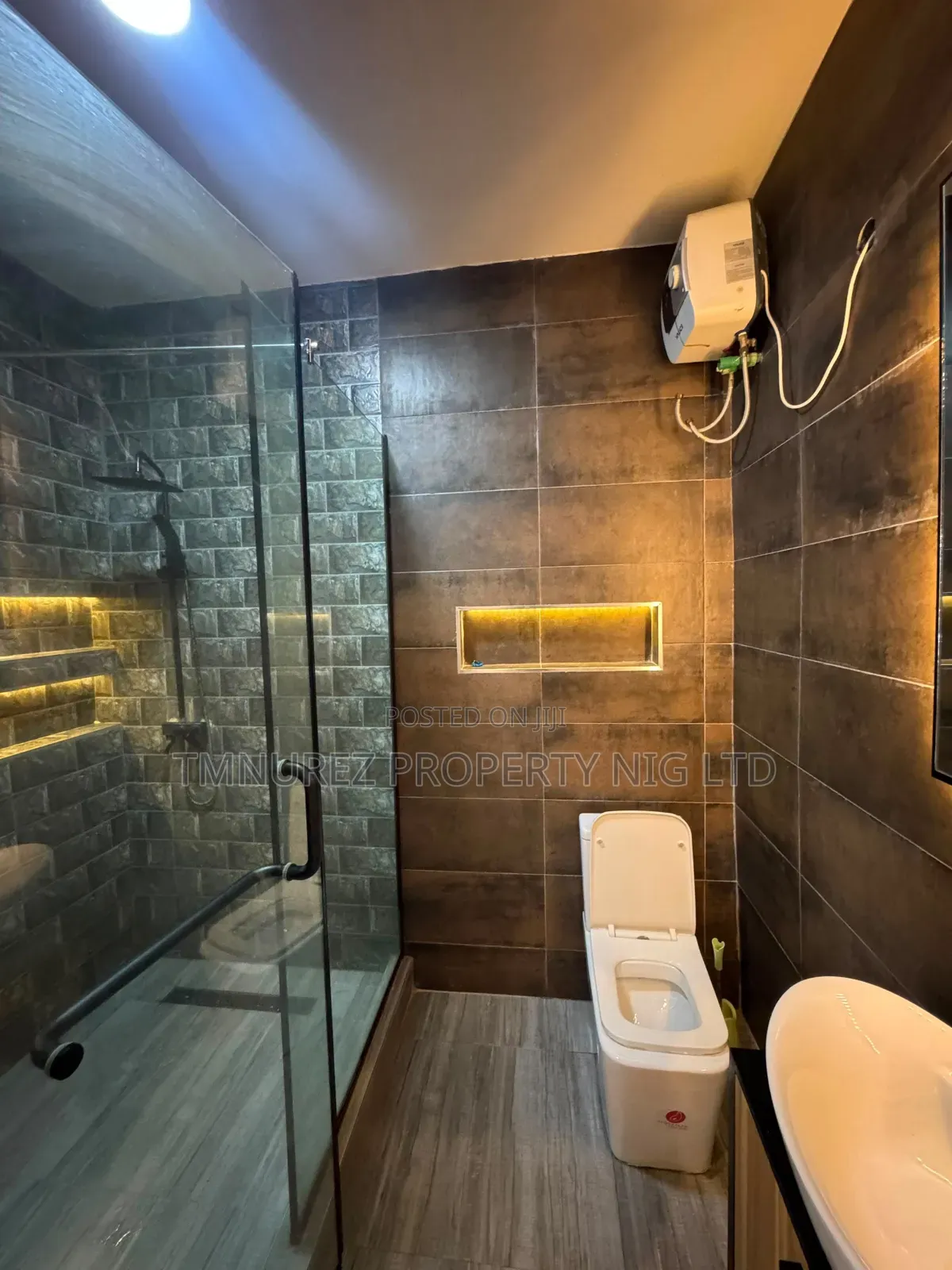 3bdrm Duplex in Chevron for rent