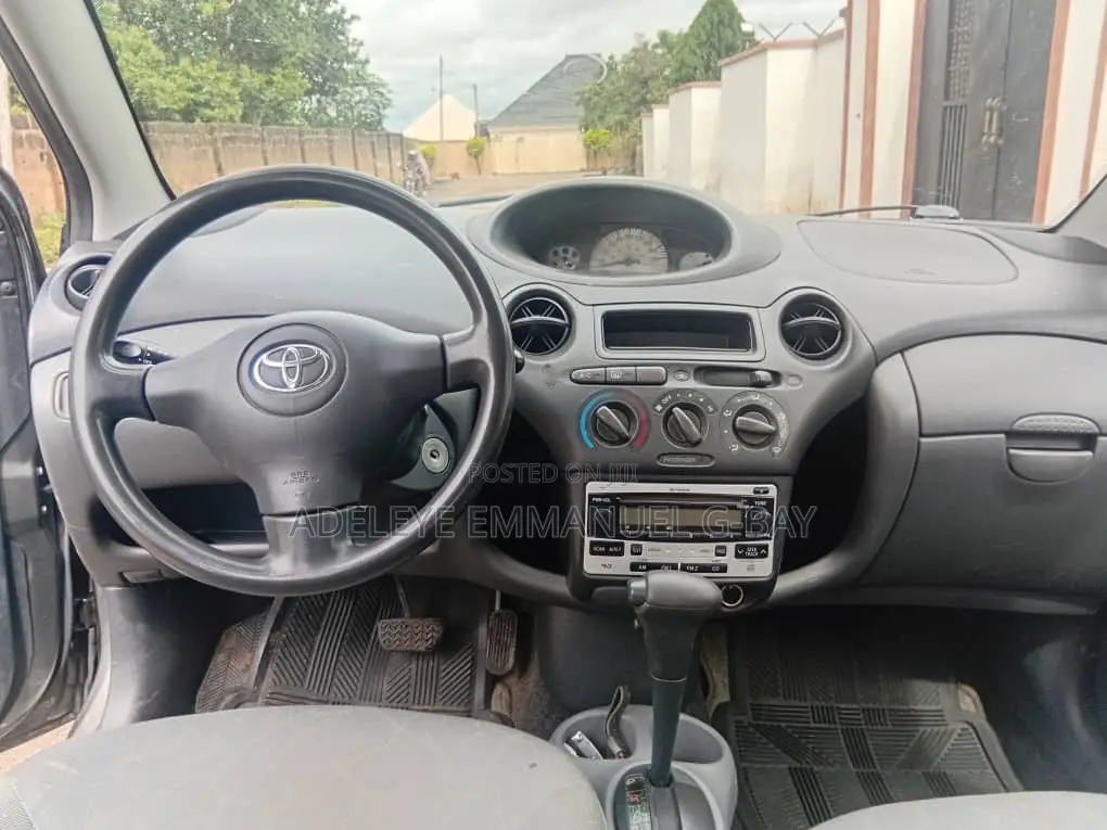 Toyota Echo Sedan 2005 Gray