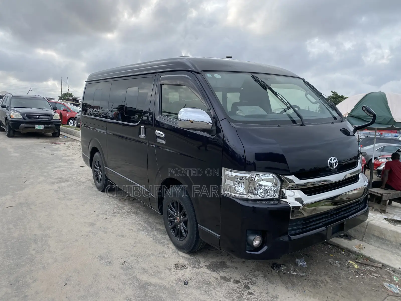 Toyota HiAce 2015 Black