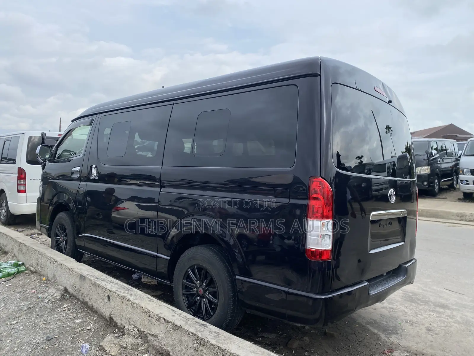 Toyota HiAce 2015 Black
