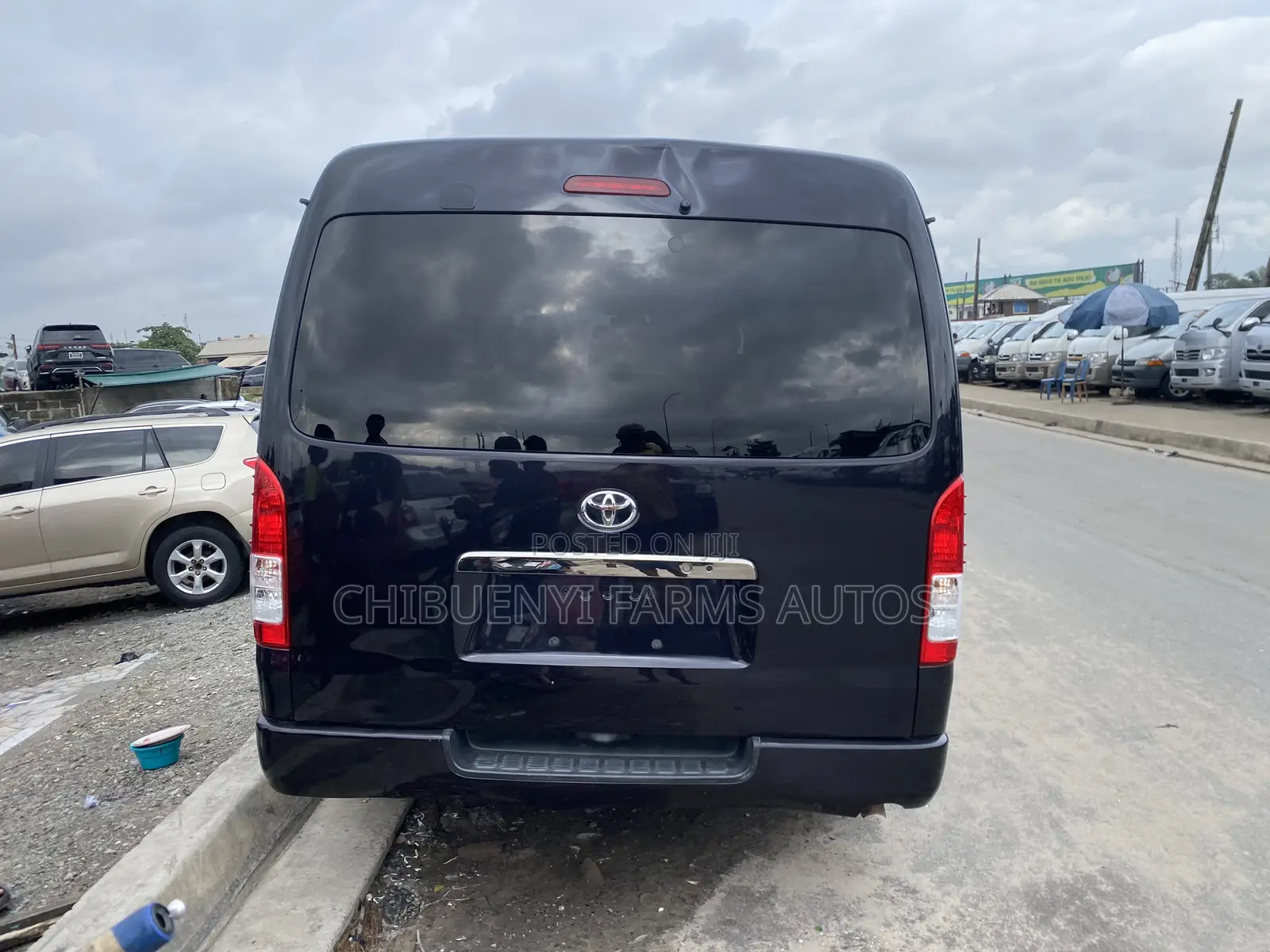 Toyota HiAce 2015 Black