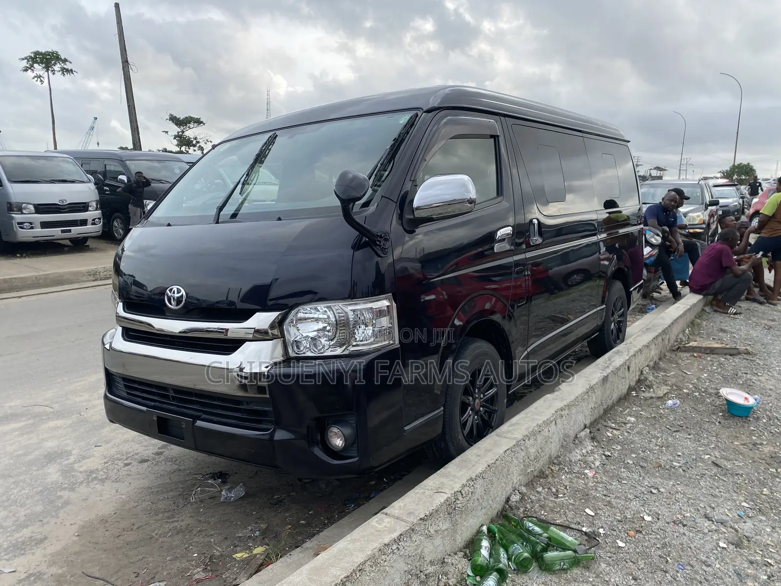 Toyota HiAce 2015 Black
