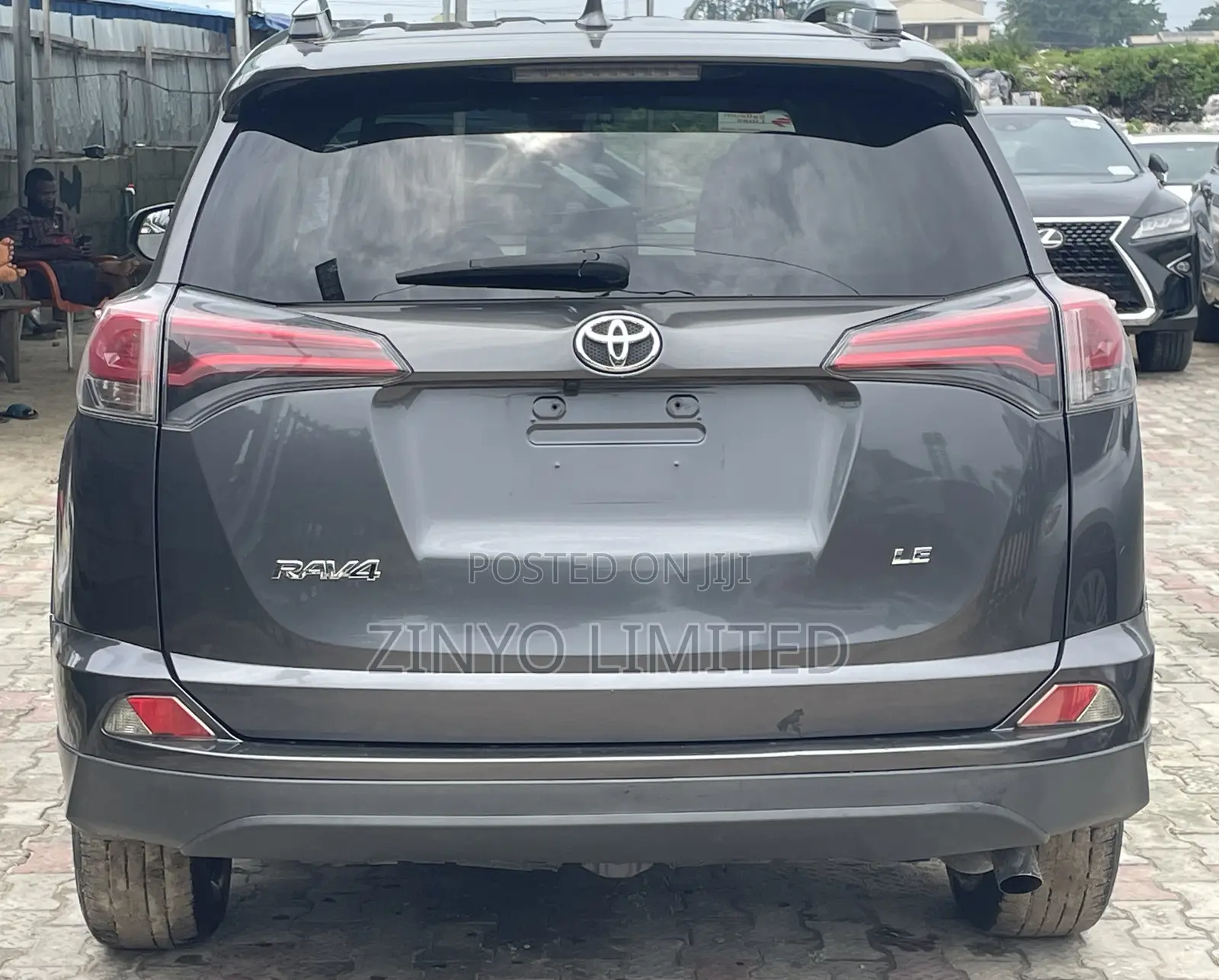 Toyota RAV4 LE FWD (2.5L 4cyl 6A) 2017 Gray