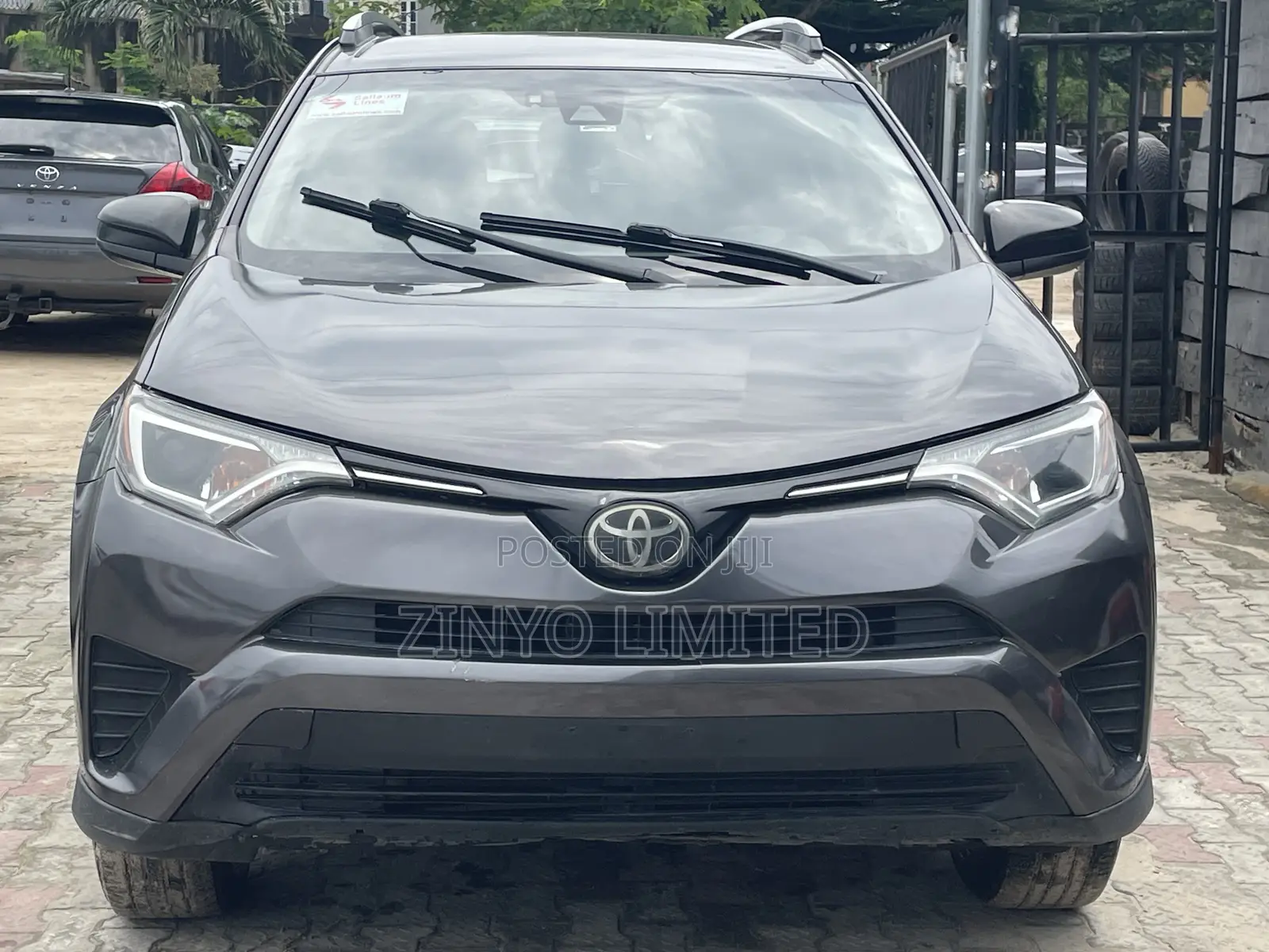 Toyota RAV4 LE FWD (2.5L 4cyl 6A) 2017 Gray