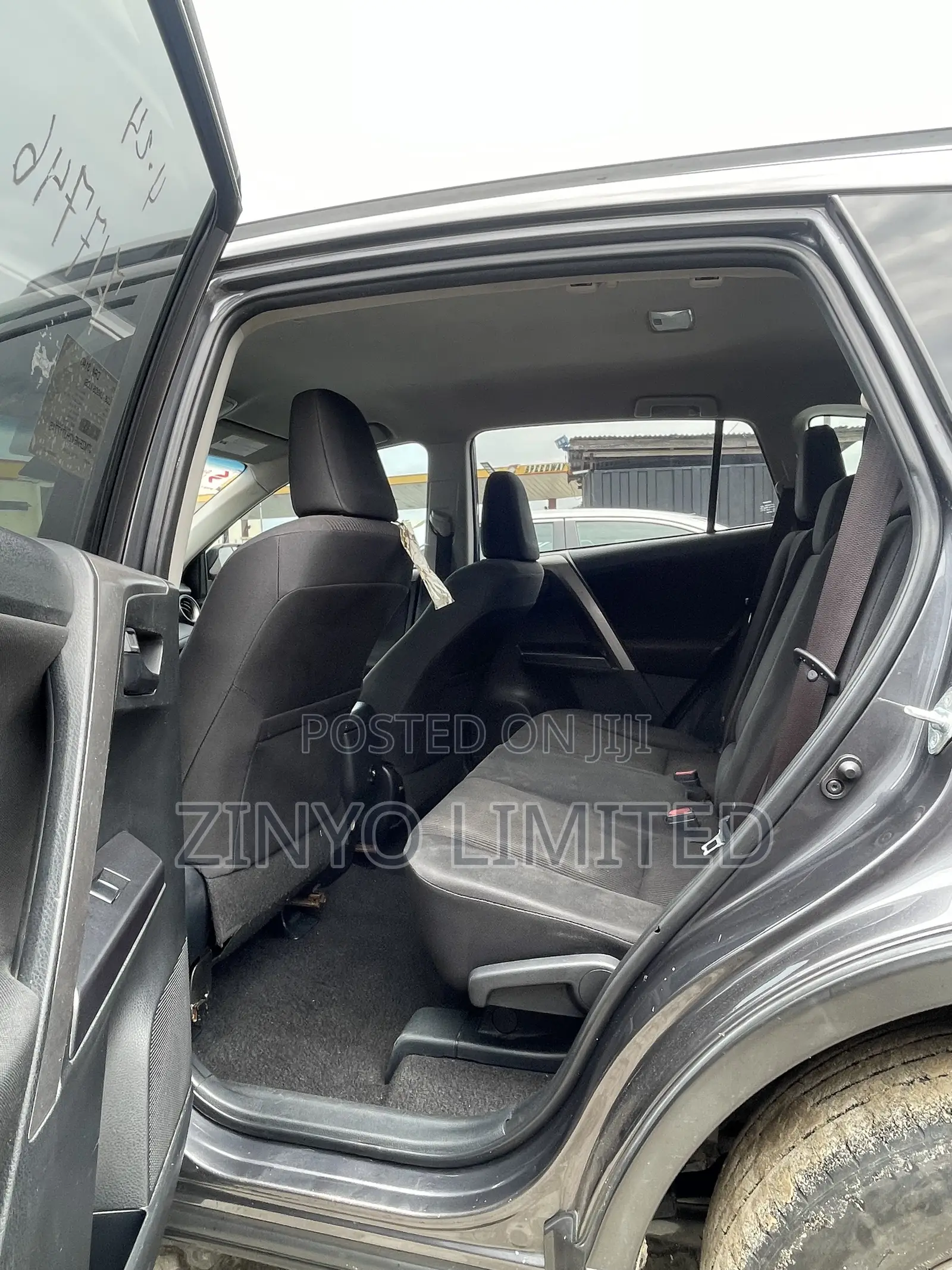 Toyota RAV4 LE FWD (2.5L 4cyl 6A) 2017 Gray