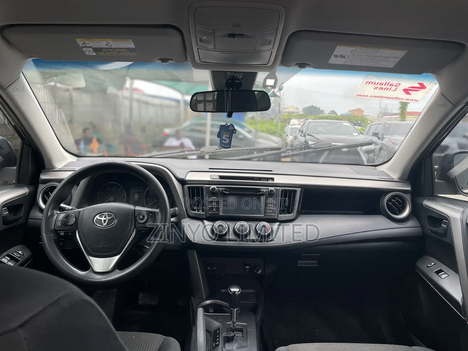Toyota RAV4 LE FWD (2.5L 4cyl 6A) 2017 Gray