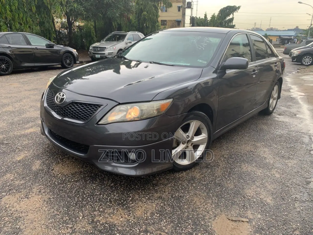 Toyota Camry SE 4dr Sedan (2.5L 4cyl 6AM) 2010 Gray