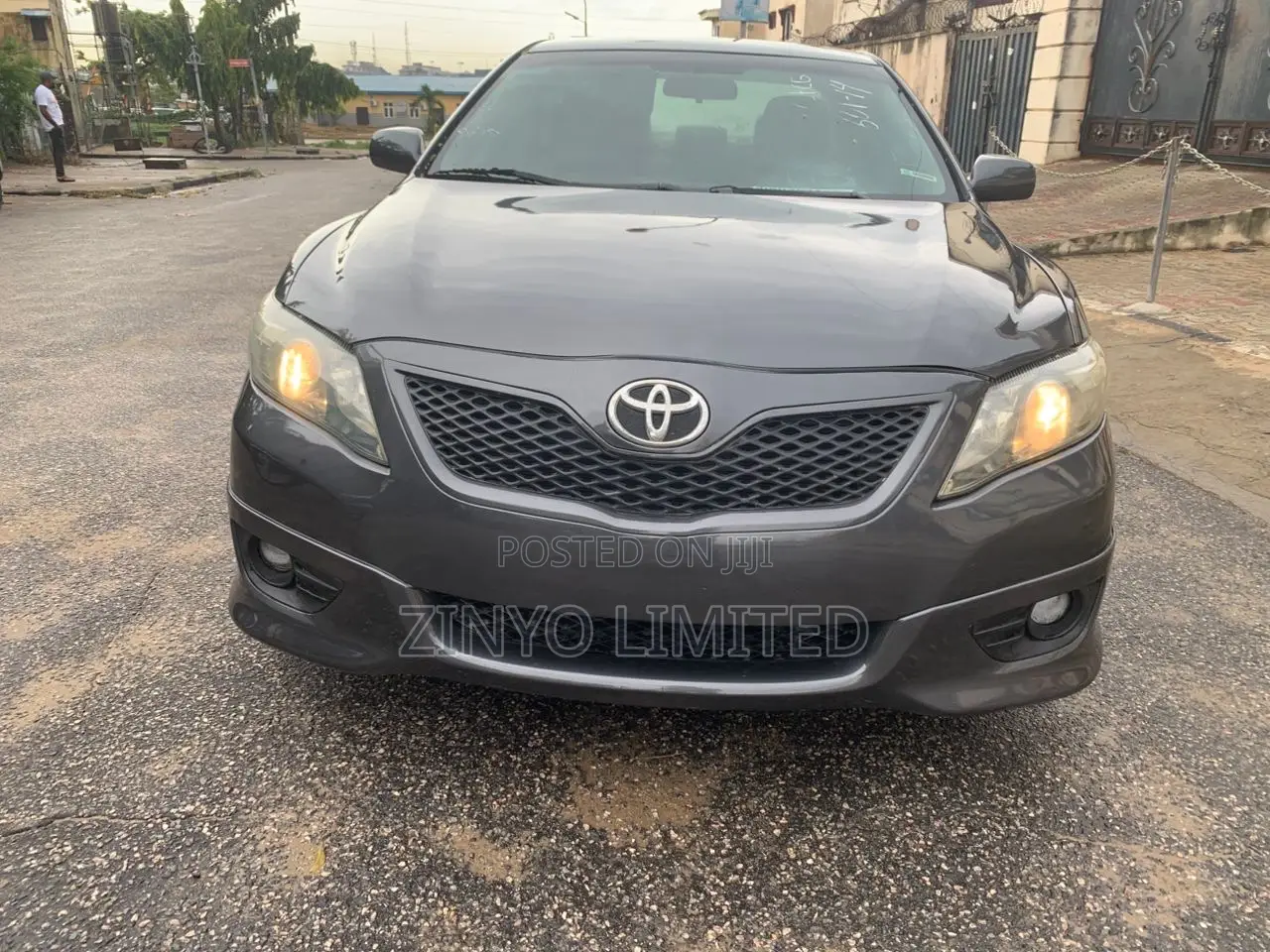 Toyota Camry SE 4dr Sedan (2.5L 4cyl 6AM) 2010 Gray
