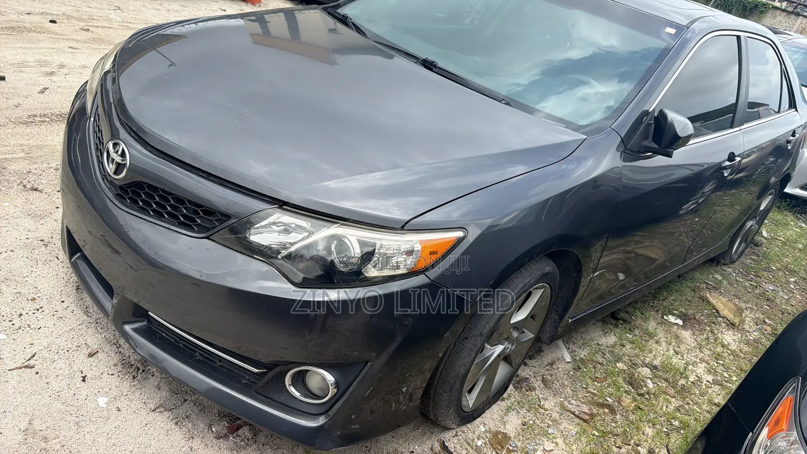 Toyota Camry SE 4dr Sedan (2.5L 4cyl 6A) 2013 Gray
