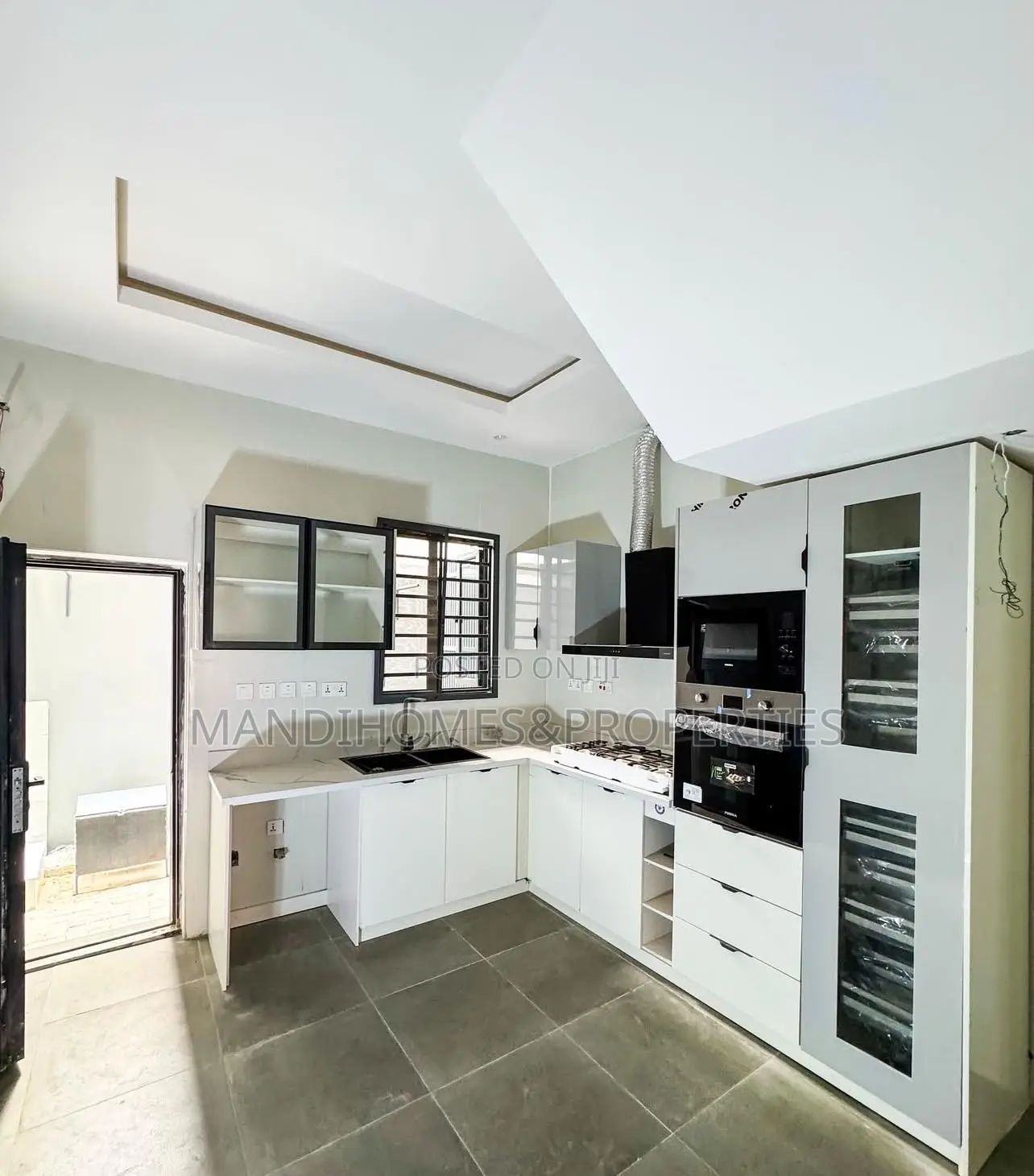 4bdrm Townhouse/Terrace in Lekki Phase 1 for sale