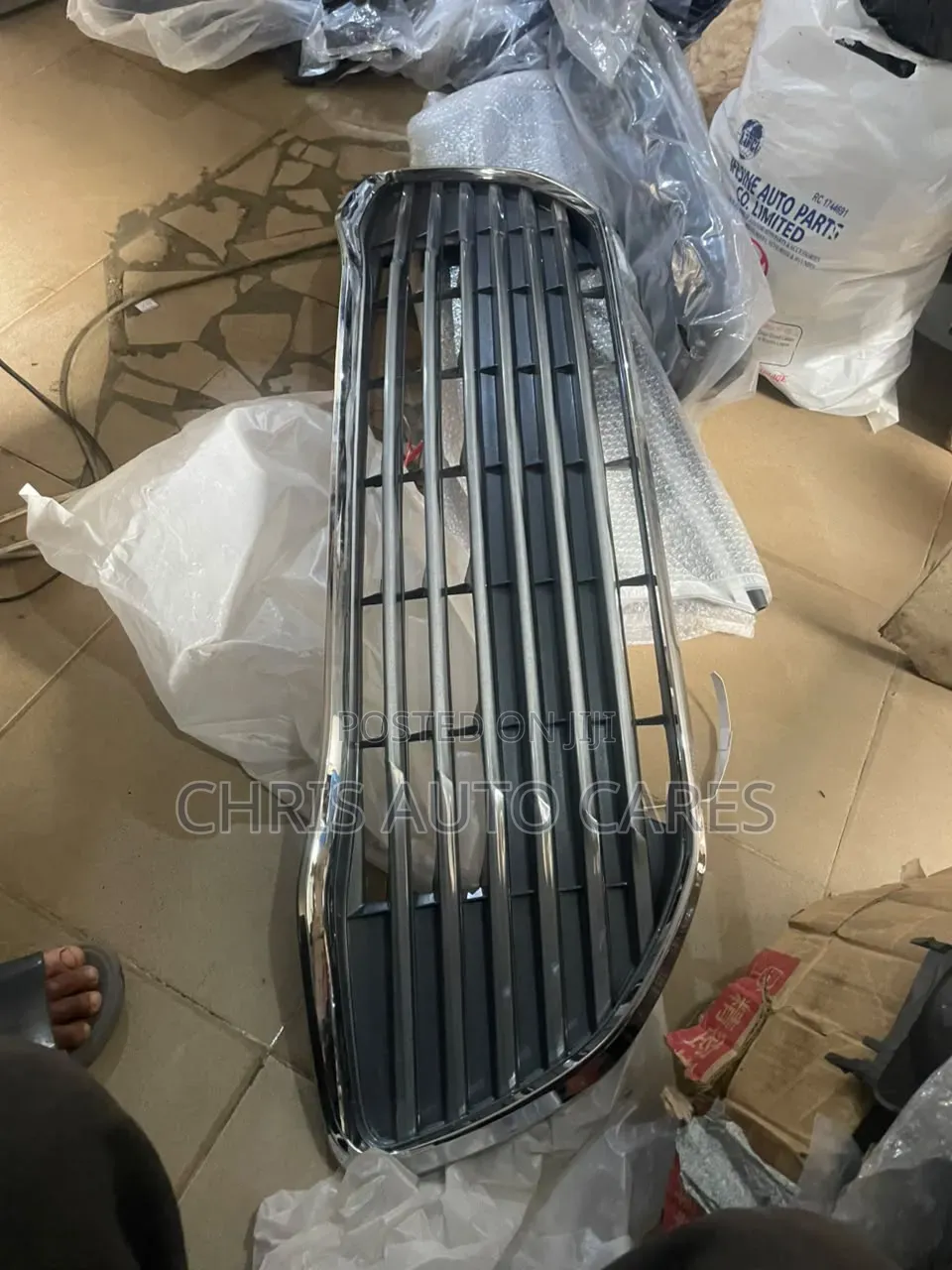 Toyota Avalon Down Grill
