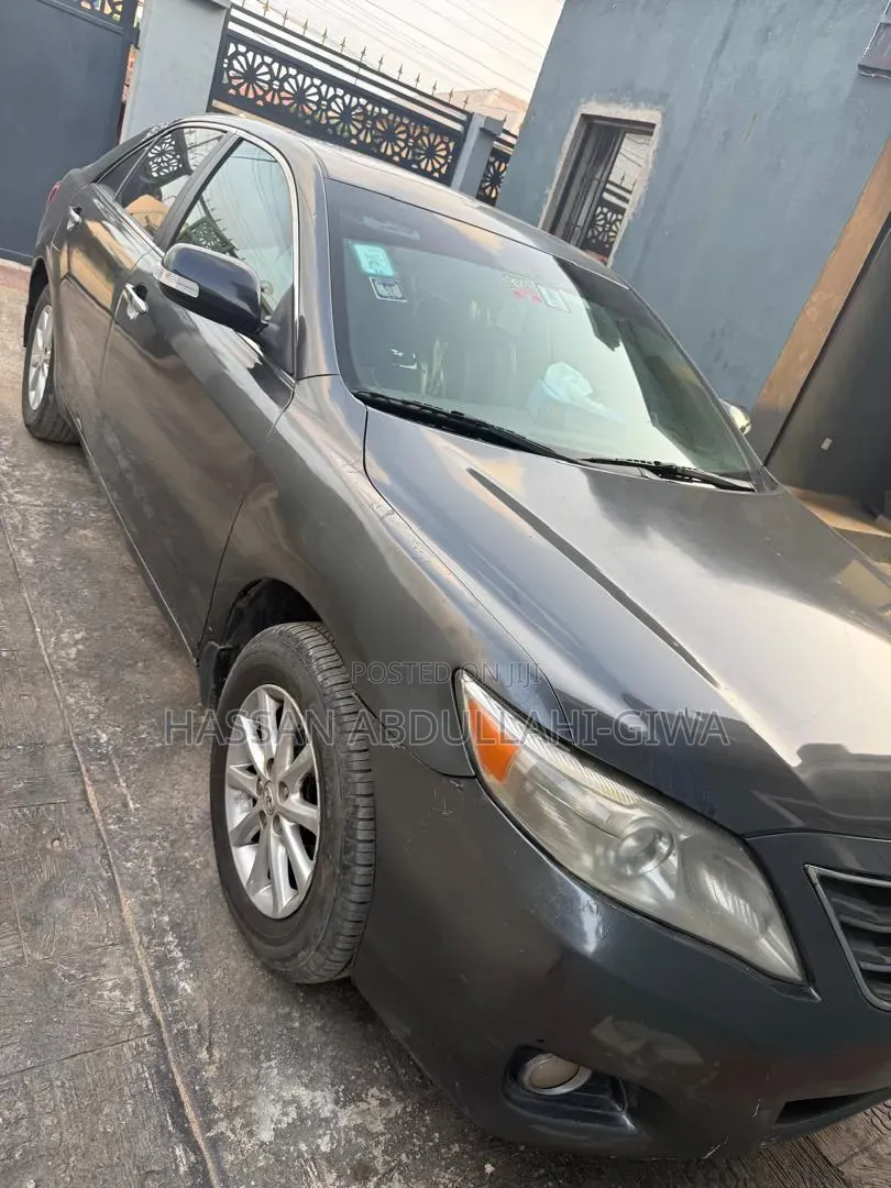 Toyota Camry 2010 Gray
