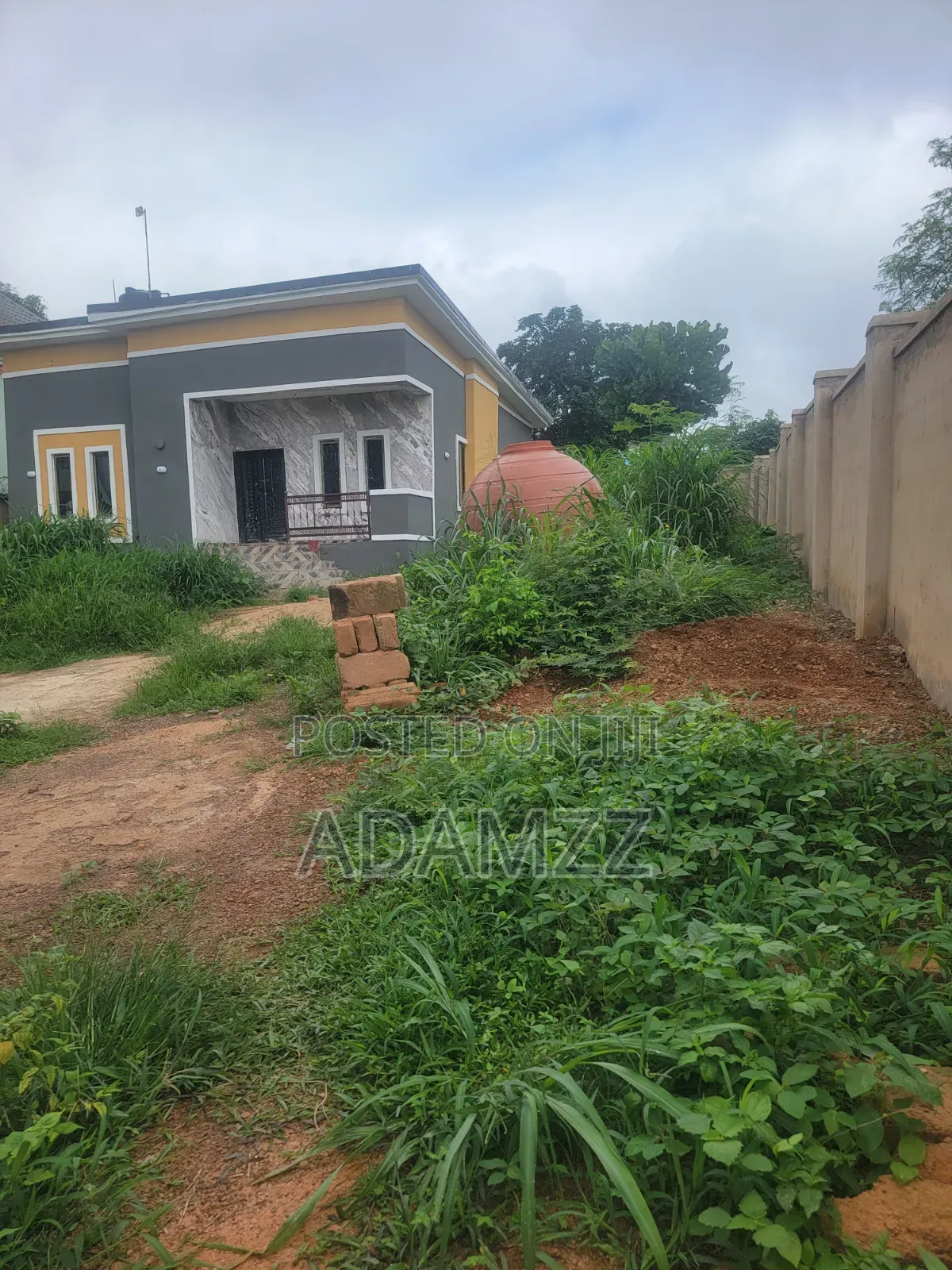 2bdrm Bungalow in Eruchie Street, Enugu for rent