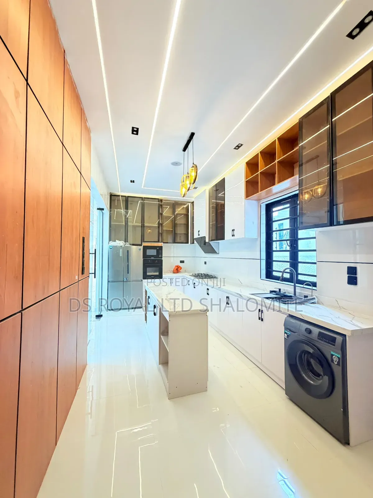 5bdrm Duplex in Ikota for sale