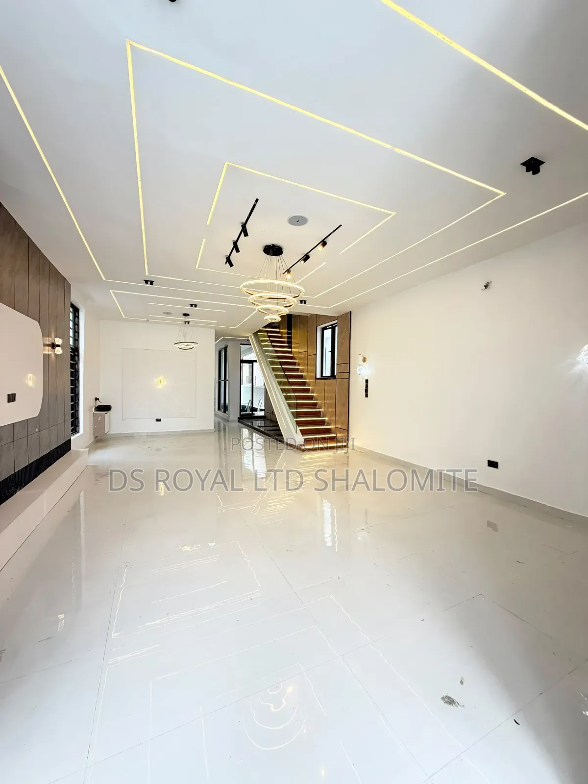5bdrm Duplex in Ikota for sale