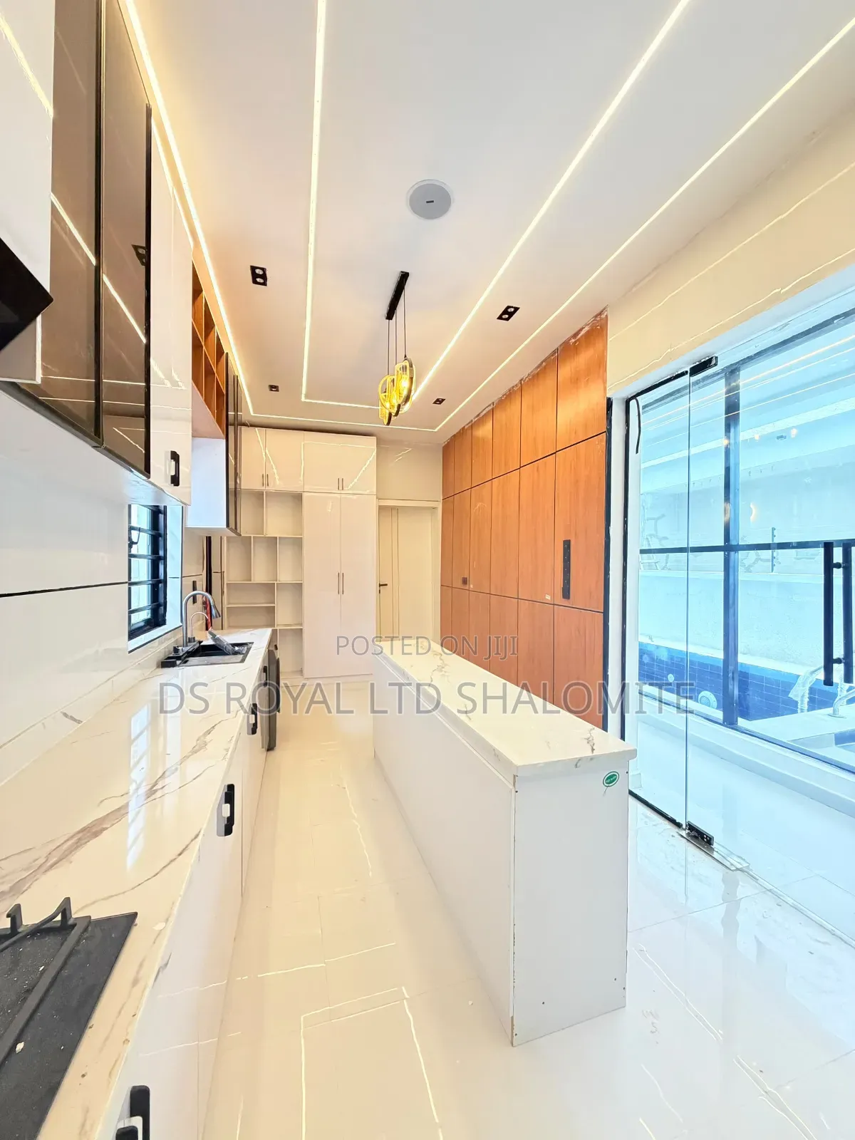 5bdrm Duplex in Ikota for sale