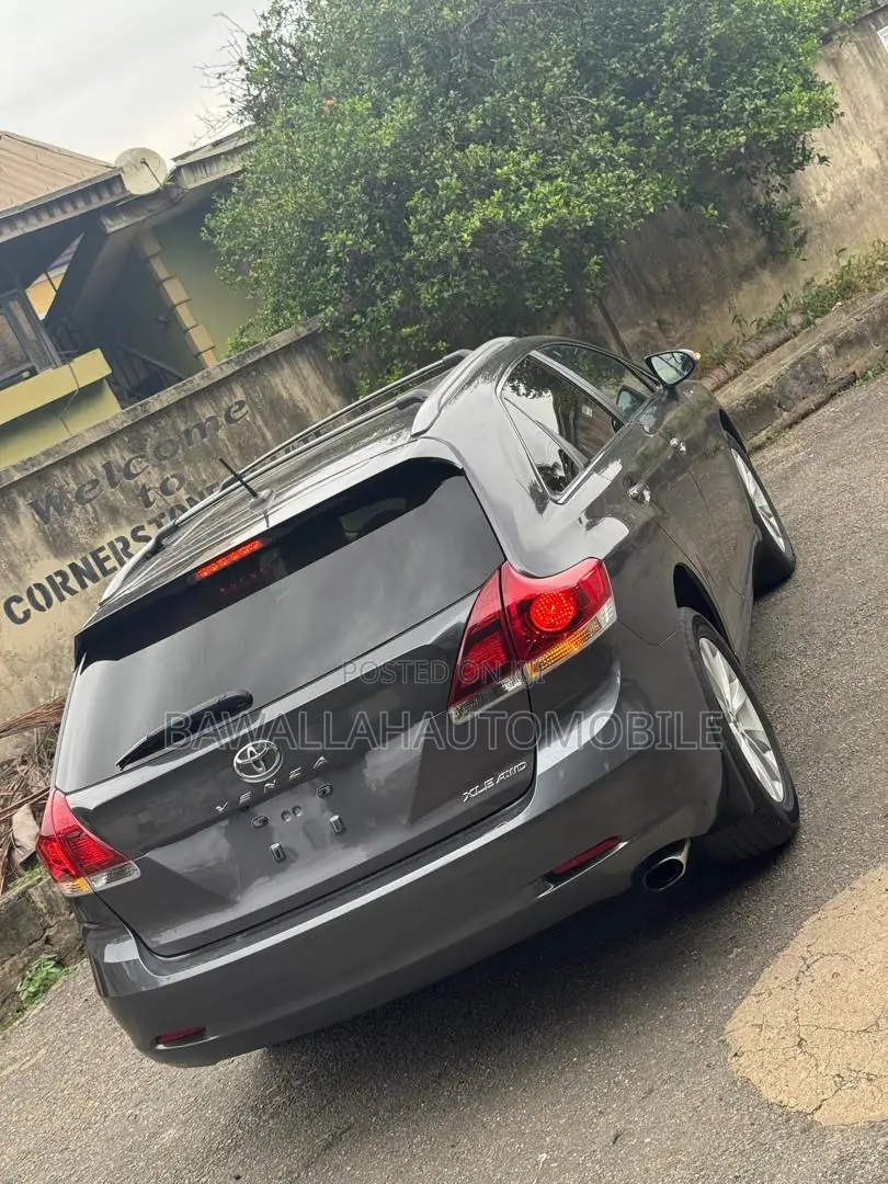 Toyota Venza XLE 4dr Wagon AWD (2.7L 4cyl 6A) 2015 Gray