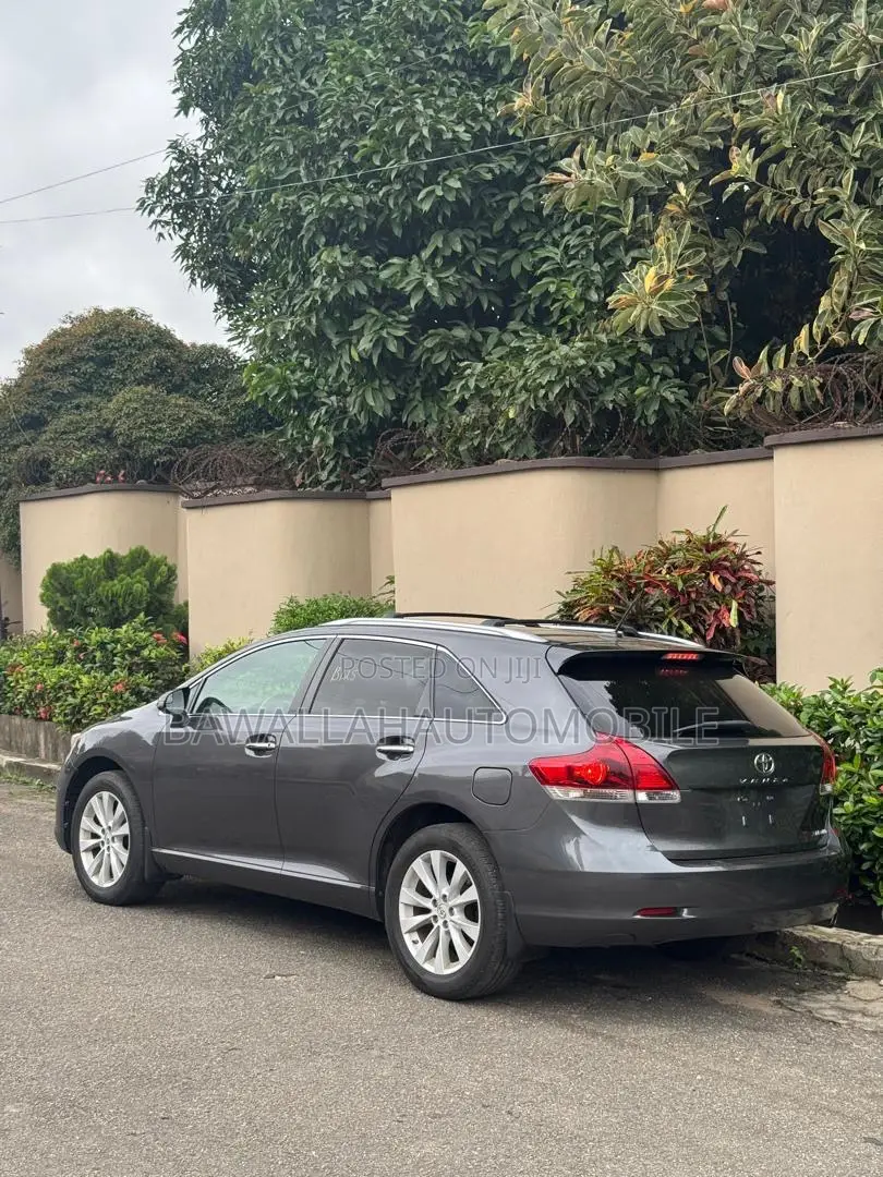 Toyota Venza XLE 4dr Wagon AWD (2.7L 4cyl 6A) 2015 Gray