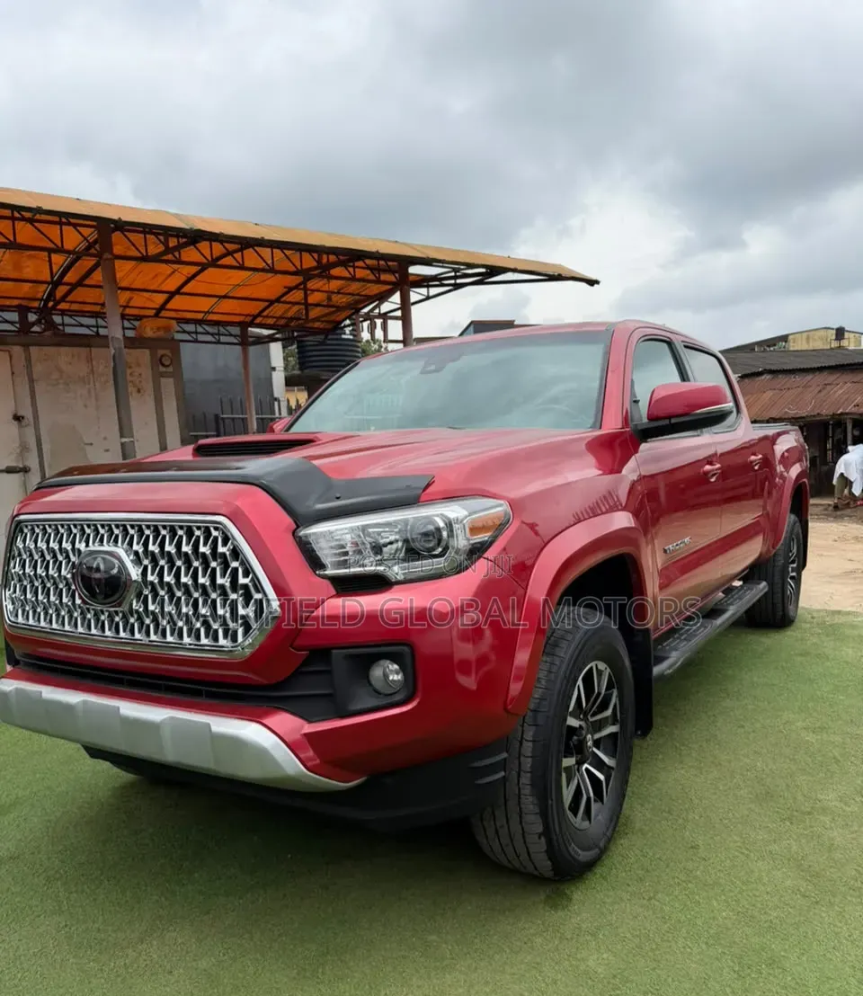 Toyota Tacoma 2022 Red