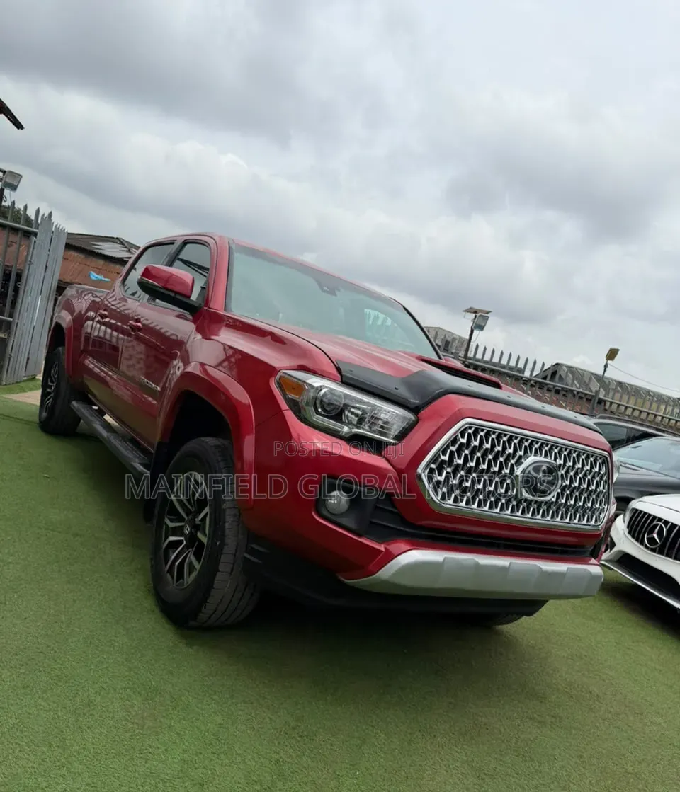 Toyota Tacoma 2022 Red