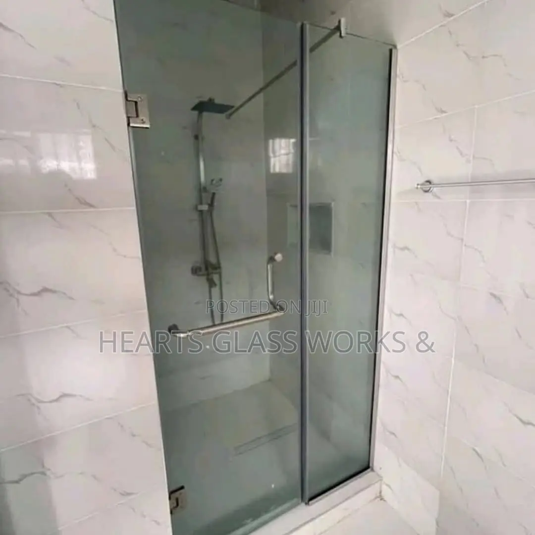 Shower Cubicle Installed With Hinge and 10mm Toughen Glass