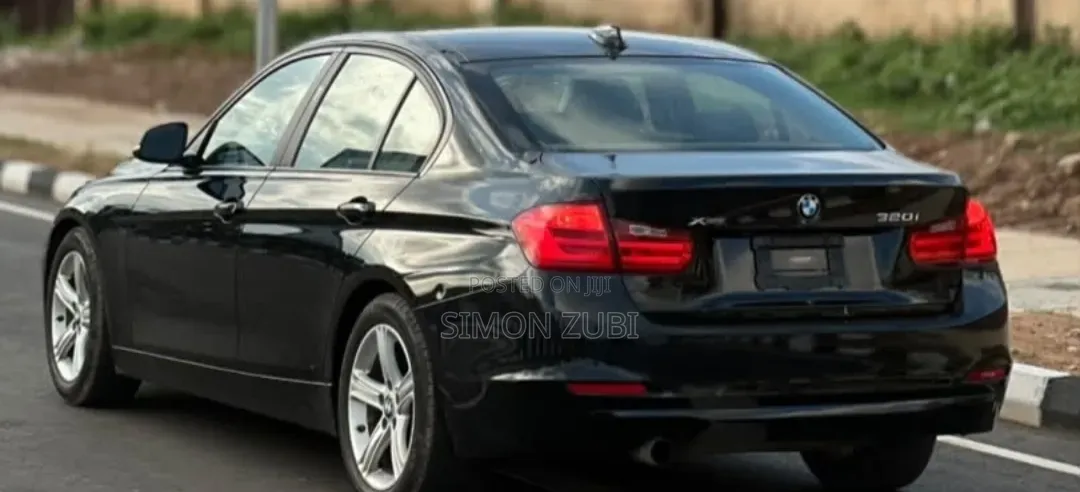 BMW 320i Sedan RWD 2013 Black