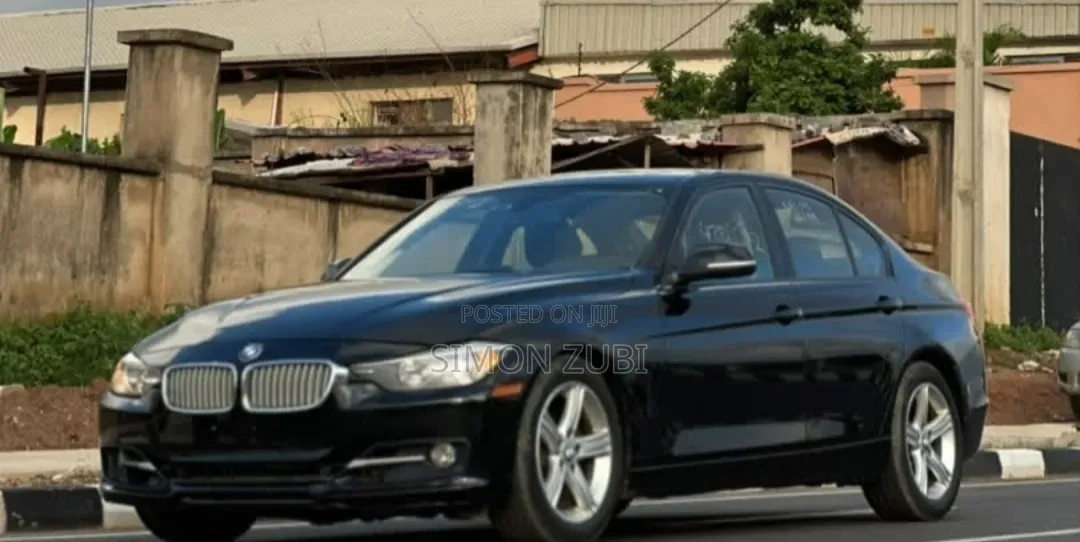 BMW 320i Sedan RWD 2013 Black
