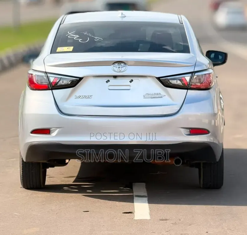 Toyota Yaris 2019 Silver