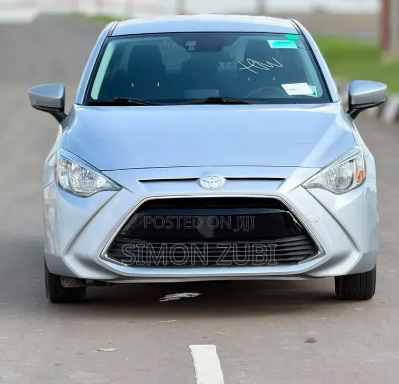 Toyota Yaris 2019 Silver