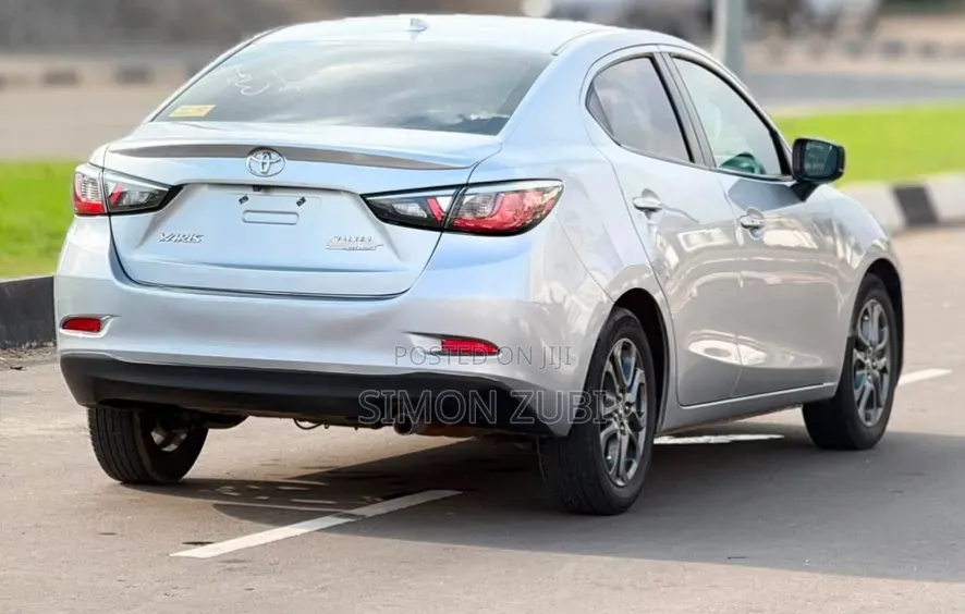 Toyota Yaris 2019 Silver