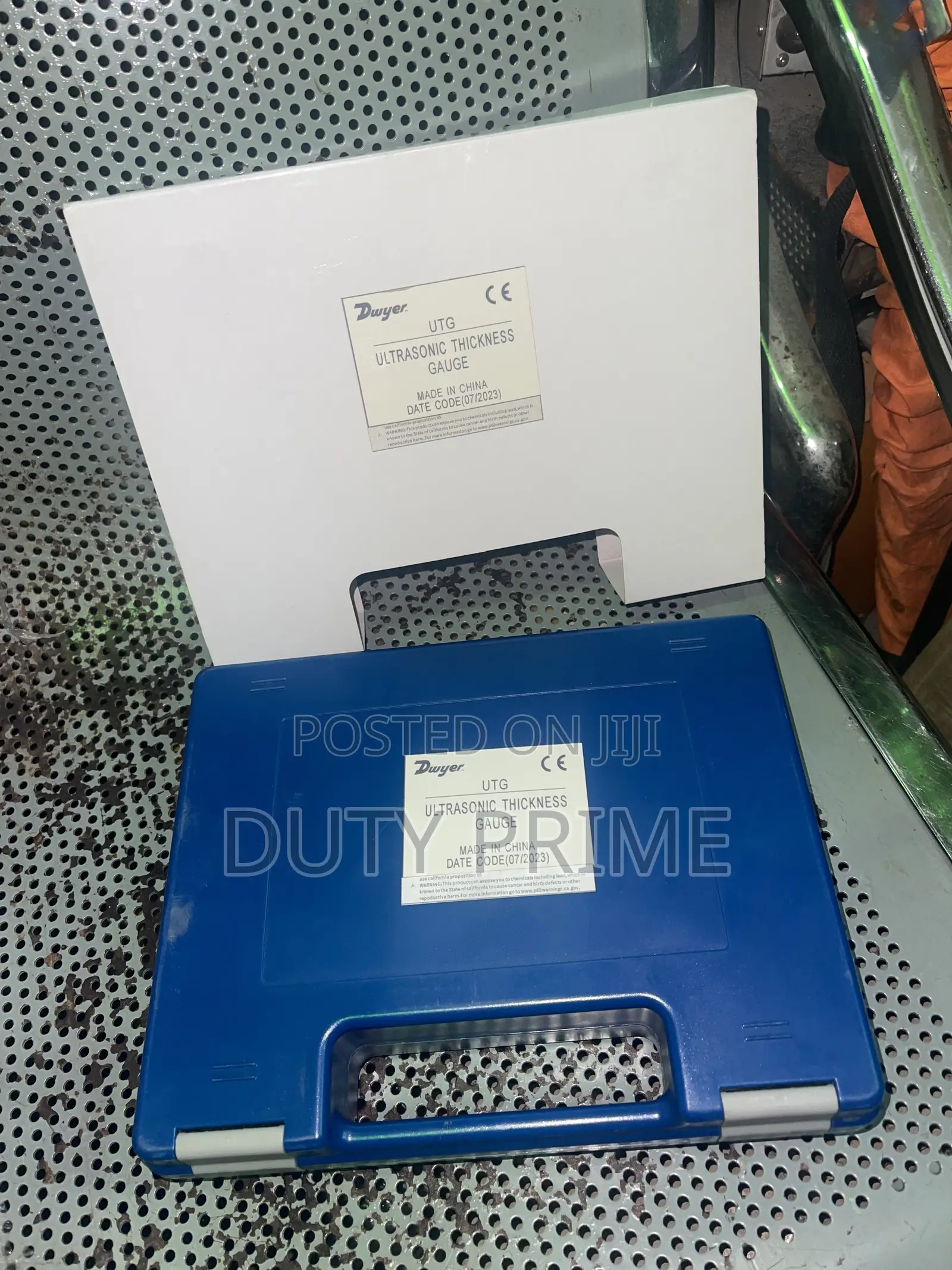 Dwyer UTG Ultrasonic Thickness Gauge – Digital Metal Thickness Tester