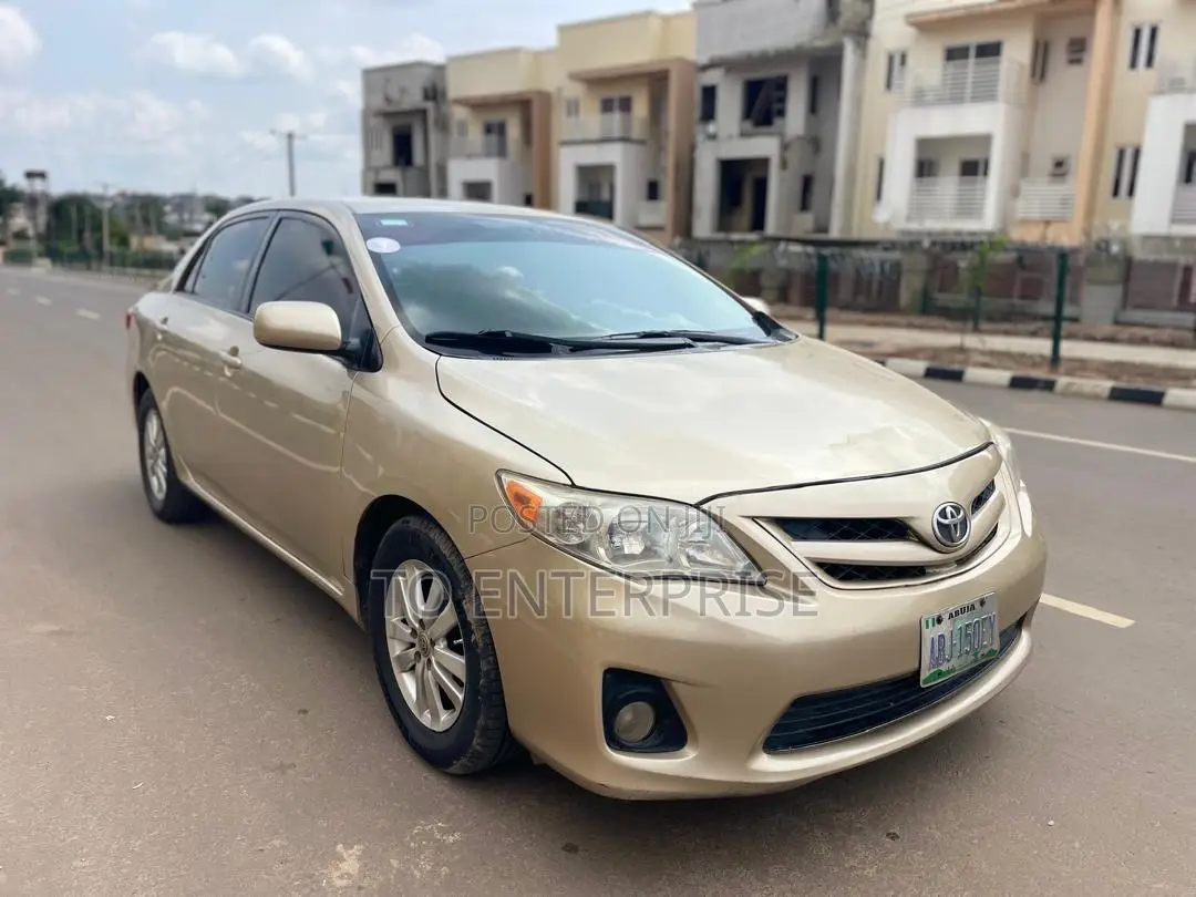 Toyota Corolla 2011 Gold