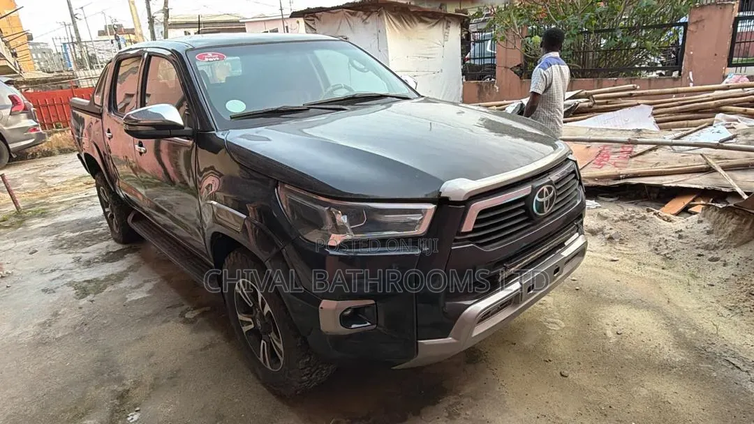 Toyota Hilux 2023 Black
