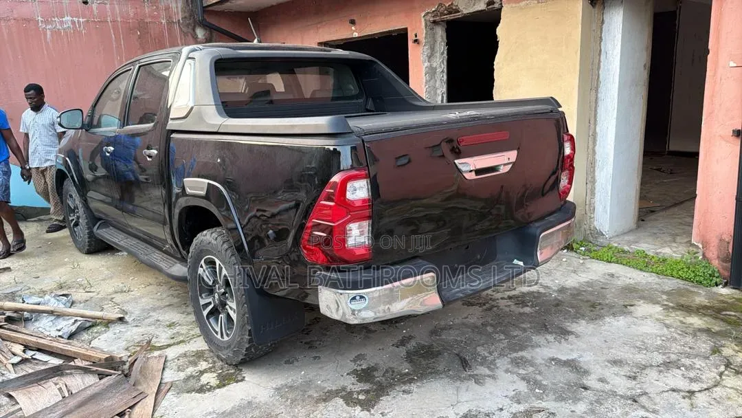 Toyota Hilux 2023 Black