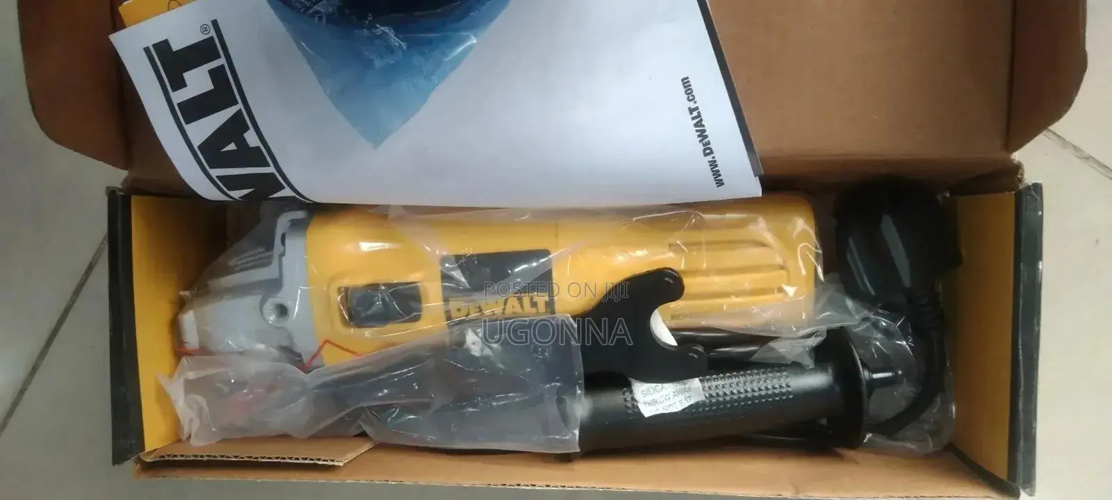 DEWALT DWE4010 Corded 4.5-Inch (115mm) Angle Grinder