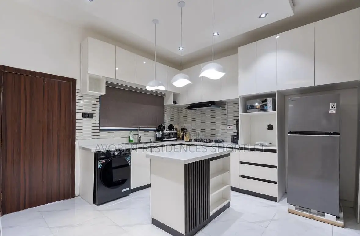 Luxurious 3 Bedroom Apartment Shortlet