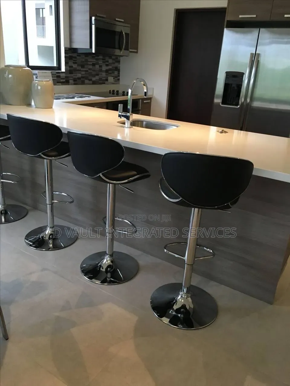 Swivel Chair / Modern Swivel Chair.