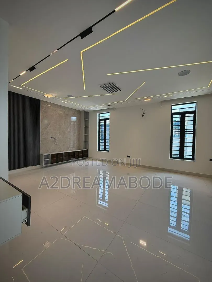 5bdrm Duplex in Lekki for sale