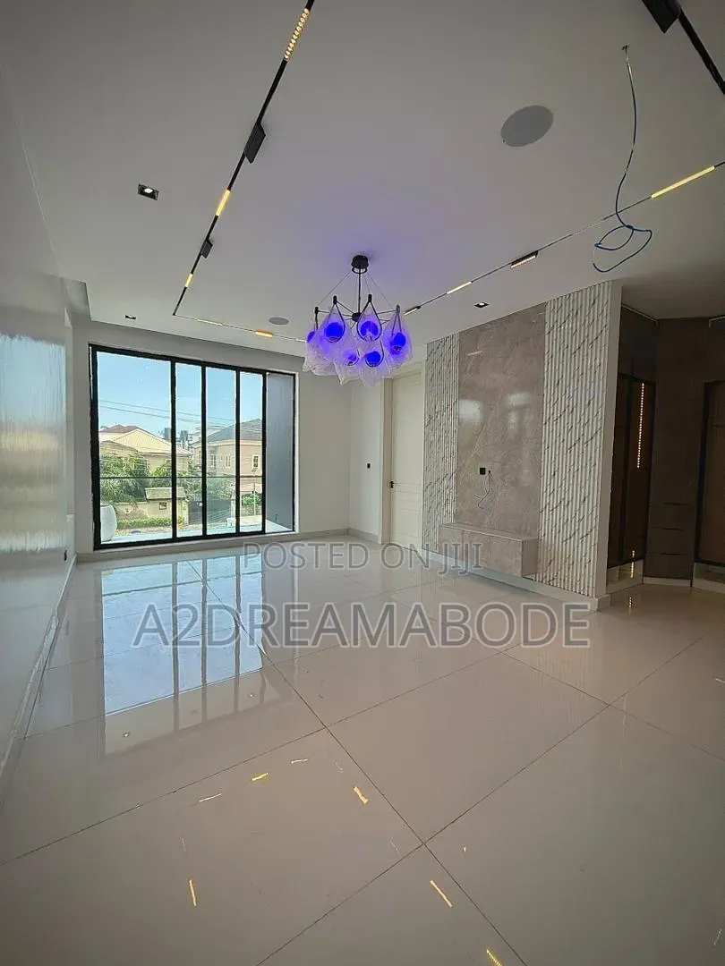 5bdrm Duplex in Lekki for sale