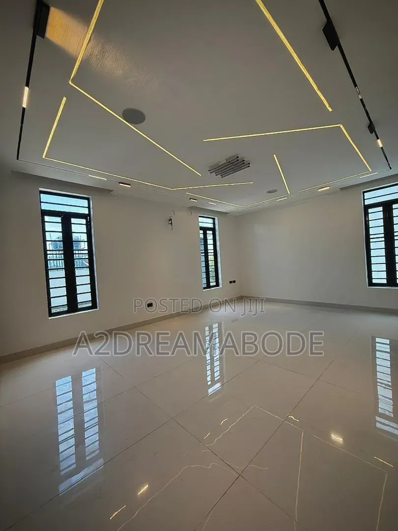 5bdrm Duplex in Lekki for sale