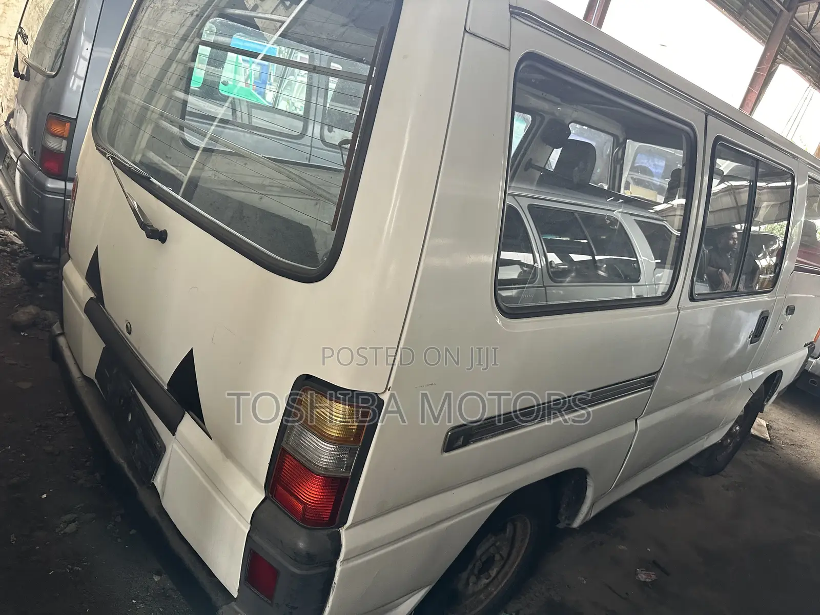 Mitsubishi L300 2005 White