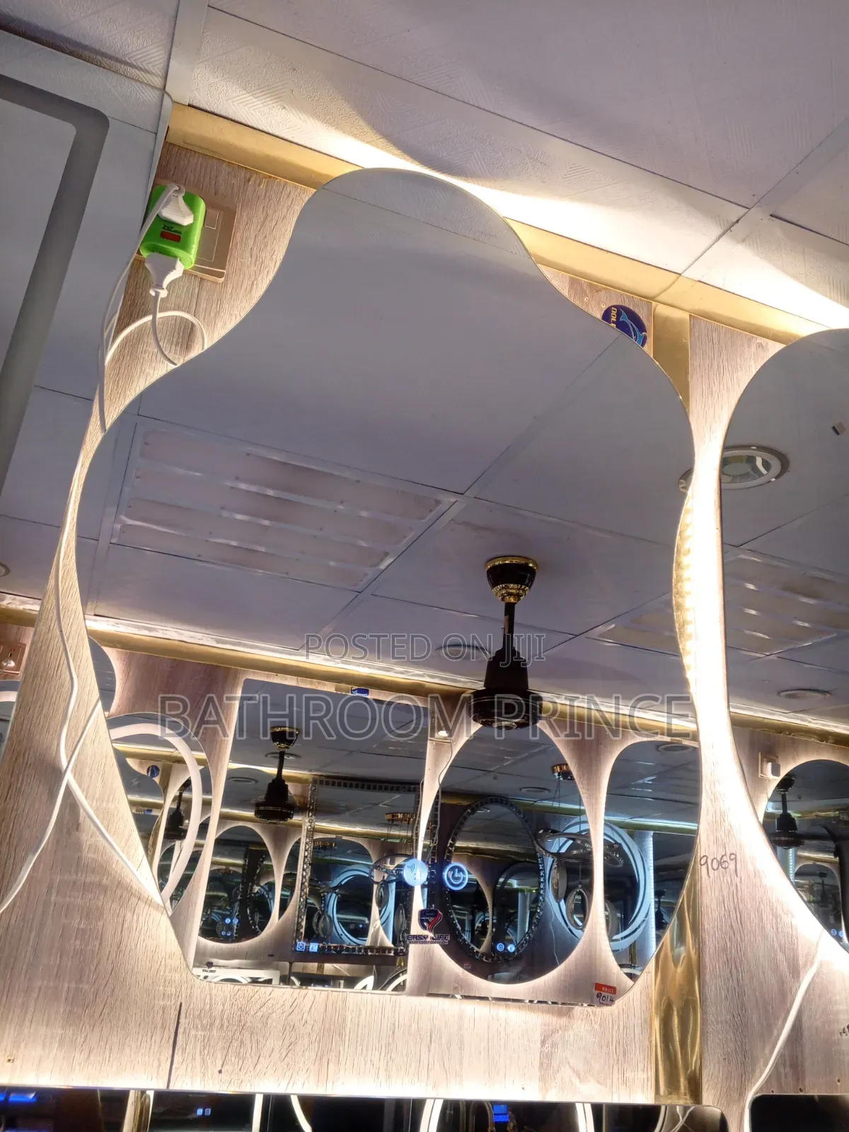 Unique Design LED Mirror With Light